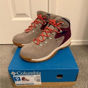 Columbia Women's Hiking Boots NWT